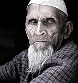 Old man, Agra. Uttar Pradesh, India