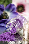 Close up, Close-up, Closeup, Color, Colour, Concept, Concepts, Flower, Flowers, Glass, Indoor, Indoors, Interior, Jar, Jars, Mirror image, Mirror images, Object, Objects, Open, Pigment, Pigments, Powder, Purple, Reflection, Reflections, Selective focus, S