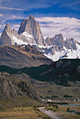 El Chalten, Fitz Roy peak (3440 m), Los Glaciares National Park. Patagonia, Argentina