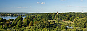 Blick über den Babelsberger Park mit Flatowturm, Potsdam, Land Brandenburg, Deutschland