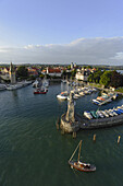 Hafeneinfahrt mit Bayerischen Löwe, Lindau, Bayern, Deutschland