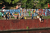 Menschen am Wasser, Berlin, Deutschland
