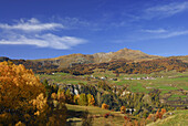 Blick auf Ftan mit Piz Clünas im Hintergrund, Unterengadin, Engadin, Graubünden, Schweiz