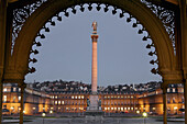 Neues Schloss mit Jubiläumssäule, Schlossplatz, Stuttgart, Baden-Württemberg, Deutschland