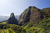 Iao Needle at Kepaniwai County Park, Iao Valley, Maui, Hawaii, USA