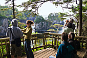 People at a viewpoint at the West Coast, Cape Flattery, Makah Indian Reserve, Olympic Peninsula, Washington, USA