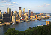 USA Pennsylvania Pittsburgh Downtown/Golden Triangle. Monongahela River.