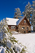 The Crater Rim Visitor Center in winter, Crater Lake National Park, Oregon, USA