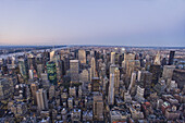 Blick vom Empire State Building auf Midtown Manhattan, New York City, New York, USA