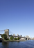 Brooklyn Bridge über den East River, Manhattan, New York City, New York, USA