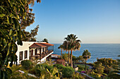Das Hotel Jardin Tecina mit Meerblick im Sonnenlicht, Playa Santiago, La Gomera, Kanarische Inseln, Spanien, Europa