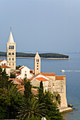 Kirchtürme in der Altstadt auf der Insel Rab, Istrien, Kroatien, Europa