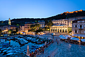 Hafen und Hotel Palace in der Altstadt am Abend, Hvar, Insel Hvar, Dalmatien, Kroatien, Europa