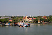 Temple on Chao Praya River, Bangkok, Thailand, Asia