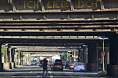 Verkehr unterhalb der Yorckbrücken, Berlin, Deutschland