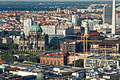 Blick auf die Stadt mit dem Berliner Dom und der Friedrichswerderschen Kirche, Berlin, Deutschland, Europa