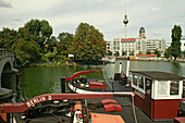 Alter Hafen und Mühlendammschleuse, Fernsehturm im Hintergrund, Berlin, Deutschland, Europa