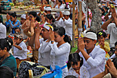 Pilgrims at a temple festival, Pura Samuan Tiga, Bali, Indonesia, Asia