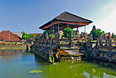 Palast im Taman Gili unter blauem Himmel, Klungkung, Bali, Indonesien, Asien