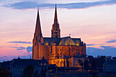 Sonnenuntergang, Kathedrale Notre Dame in Chartres, Jakobsweg, Chemins de Saint-Jacques, Via Turonensis, Chartres, Dept. Eure et Loir, Région Centre, Frankreich, Europa