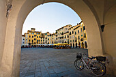 Piazza Anfiteatro, Piazza del Mercato, Lucca, Toskana, Italien