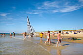 Leute am Strand von Westerland, Sylt, Nordfriesland, Schleswig-Holstein, Deutschland