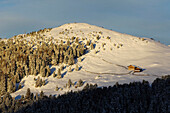 Almhütte und Berglandschaft, Seiser Alm, Südtirol, Italien