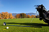 Golftasche mit Golfschläger unf Golfball, Golfplatz Reischach, Pustertal, Südtirol, Italien