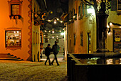 Kastelruth im Winter, Krausplatz mit Brunnen und Weihnachtsbaum, Kastelruth, Dolomiten, Südtirol, Italien