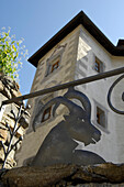 Aussenansicht des Restaurants Steinbock unter blauem Himmel, Villanders, Eisacktal, Südtirol, Italien, Europa