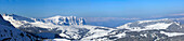 Blick auf schneebedeckte Berge im Sonnenlicht, Dolomiten, Südtirol, Italien, Europa
