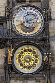 Astronomical clock. Old Town Hall. Prague. Czech Republic / La Torre con el reloj astronómico forma parte del Ayuntamiento de la Ciudad. Este reloj fue construido en 1410 y modificado varias veces. Praga. República Checa.