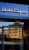 Eingang des Designer Shop Salvatore Ferragamo, Via dei Tornabuoni, Florenz, Toskana, Italien, Europa