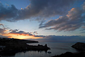 Sonnenuntergang über der Cala Morell, Abenddämmerung, Menorca, Balearen, Spanien