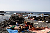 Bahia de las Calcosas, beach and sea water swimming pool, cliff line close to Pozo de las Calcosas, El Hierro, Canary Islands, Spain