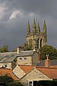 Helmsley, All Saints Church, Town center, typical buildings, North Yorkshire, UK