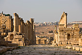 Cardo maximus greco roman colonnaded street ruins. Jerash. Jordan.