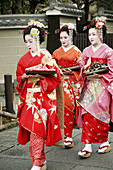 Japan, Kansai, Kyoto, women in kimono