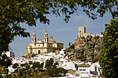 Church of Nuestra Señora de la Encarnacion and Arab castle, Olvera. Pueblos Blancos (white towns), Cadiz province, Andalucia, Spain