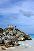 Beach and Mayan ruins of Tulum (1200-1524). Quintana Roo, Mayan Riviera, Yucatan Peninsula, Mexico