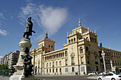 Valladolid. España. Plaza Zorrilla. Monumento al escritor José Zorrilla y Moral en la ciudad de Valladolid.