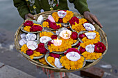 Flower sellers (flowers are used for Puja, hindu devotional worship), Varanasi, India