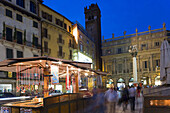 Market, Piazza delle Erbe, Verona, Veneto, Italy