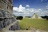 Pyramid of Kukulcan (aka 'El Castillo'), Chichen Itza. Yucatan, Mexico