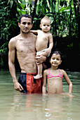 Raimundo Queiroz and children, in Baliza, Santarém. During the weekends they go to the Amazonas tributaries, where there are spas. Brazil.
