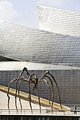 Spain,  Euskadi,  Biscaya,  City of Bilbao,  Guggenheim Museum built in 1997 by canadian architect Frank Gehry,  sculpture ´Maman´ by Louise Bourgeois