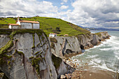 Kapelle von San Telmo, 'flysh'-Felsenschichten, Zumaia, Guipuzcoa, Baskenland, Spanien