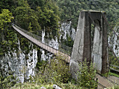 Rope bridge over Gorges dHolzarté. Larrau, Pyrénées-Atlantiques, Aquitaine, France