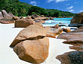 BEACH SCENE, ANSE LAZIO, PRASLIN, SEYCHELLES