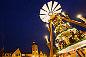 Weihnachtspyramide auf dem Weihnachtsmarkt, Freiberg, Erzgebirge, Sachsen, Deutschland